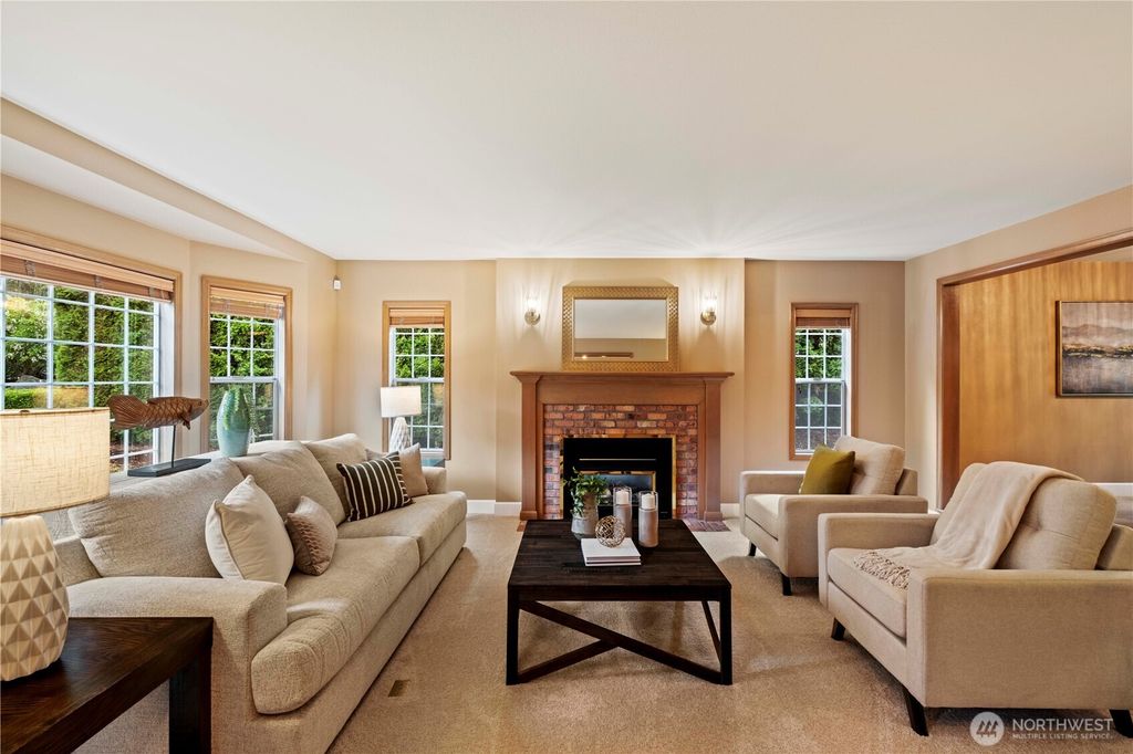 Photo of 24229 NE 7th Place, Sammamish, WA 98074 (MLS # 2487539)