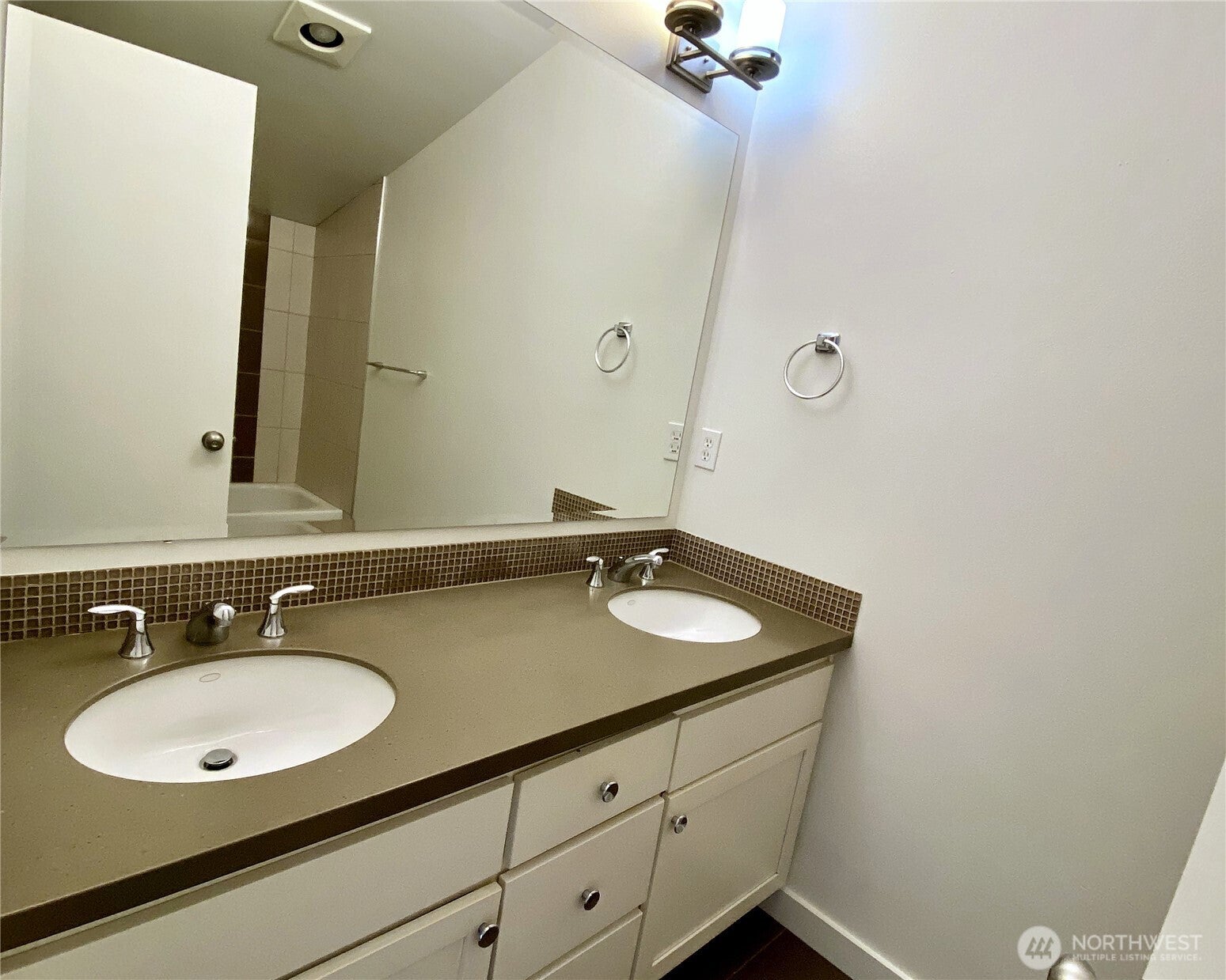 662 NE 40th Street