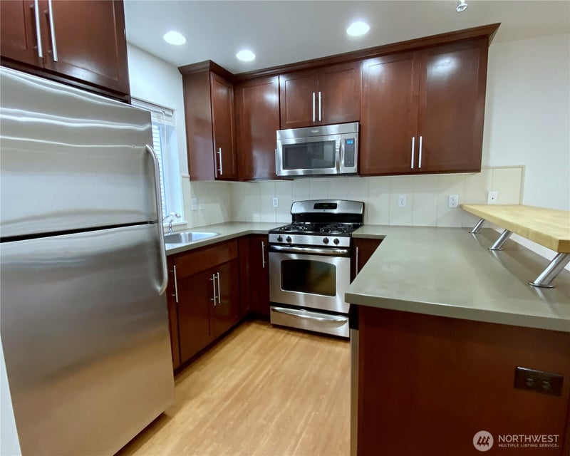 662 NE 40th Street