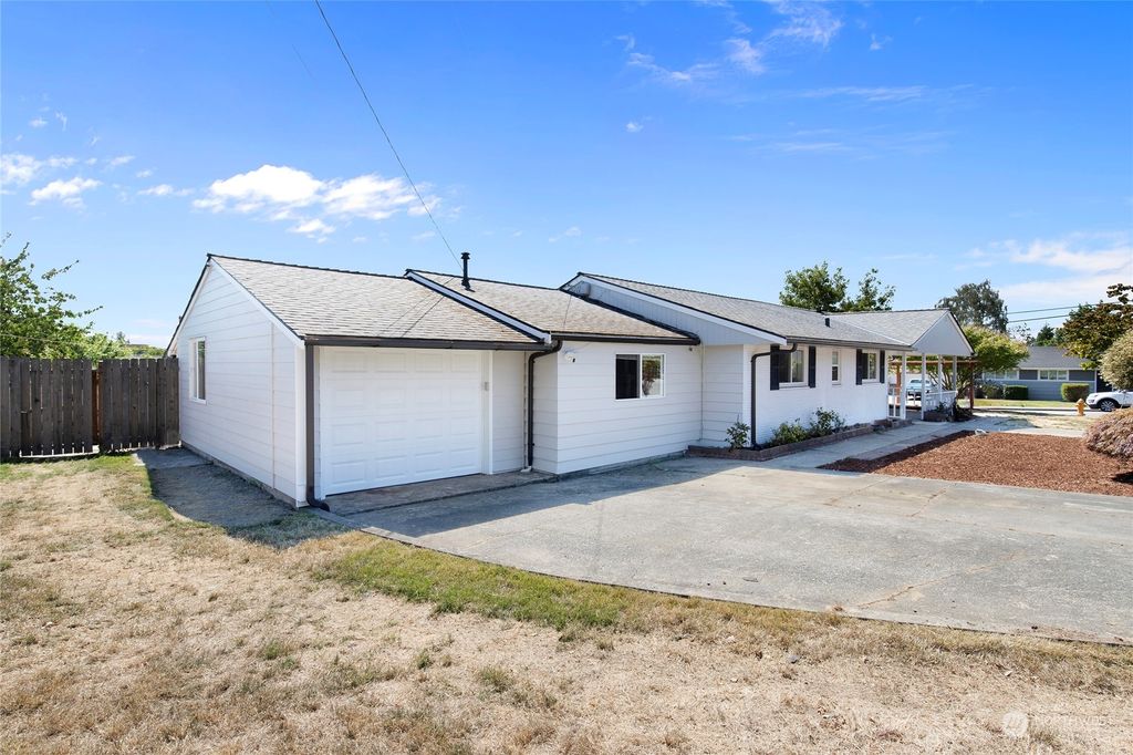 Photo of 2206 7th Street, Everett, WA 98201 (MLS # 2151689)