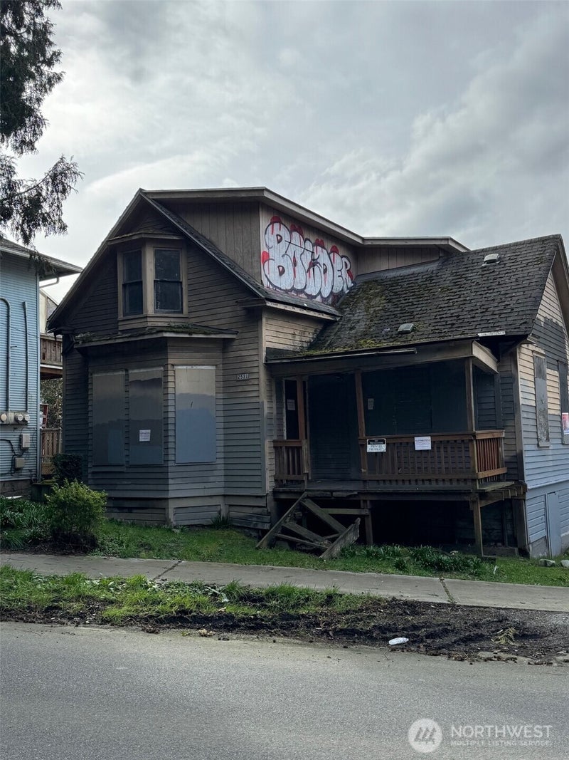2531 Gilman Drive W