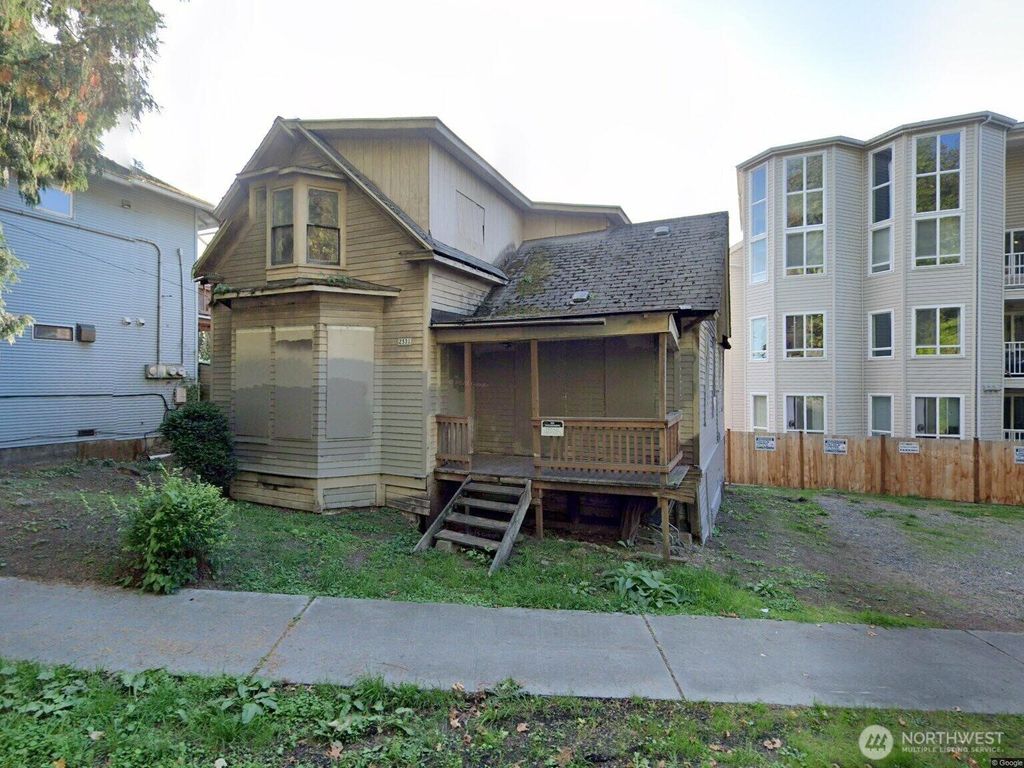 Photo of 2531 Gilman Drive W, Seattle, WA 98199 (MLS # 2494370)