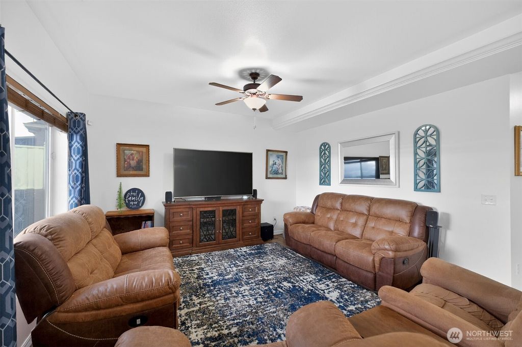 Photo of 1427 W Century St St, Moses Lake, WA 98837 (MLS # 2464553)