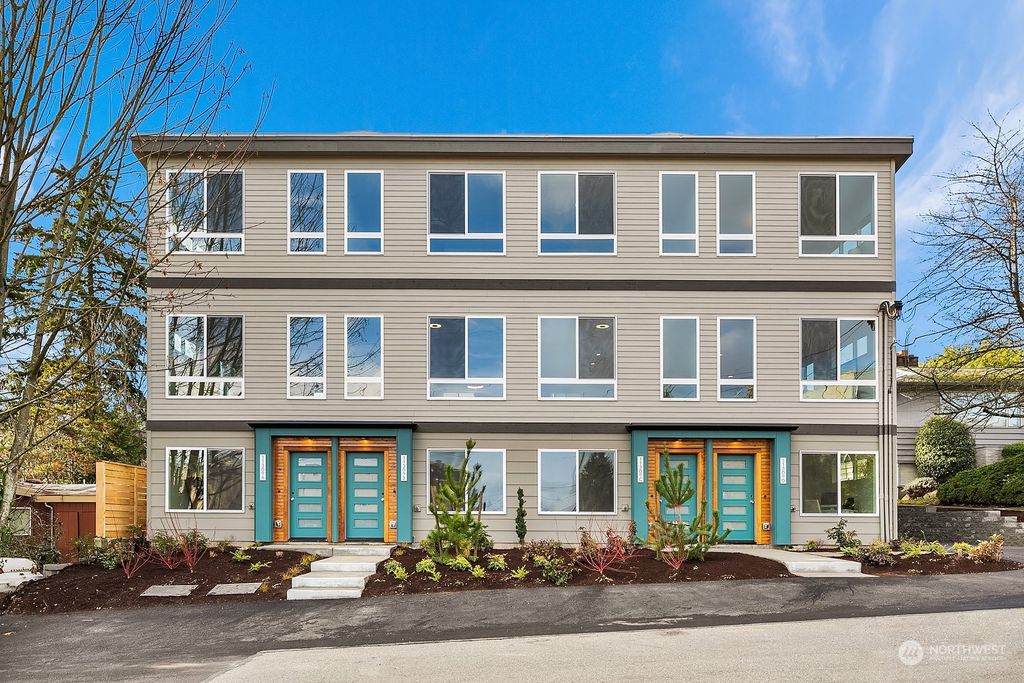 Photo of 11309 B Corliss Avenue N, Seattle, WA 98133 (MLS # 2060755)