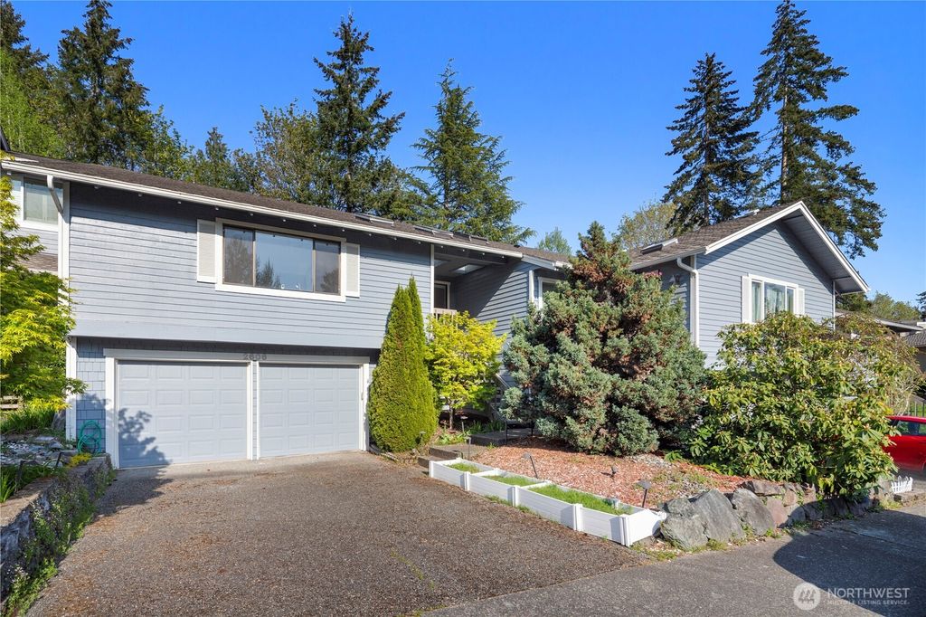 Photo of 2606 174th Avenue NE, Redmond, WA 98052 (MLS # 2367800)