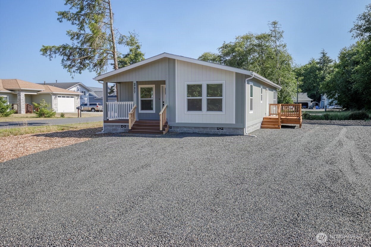 227 Sunrise Avenue SE