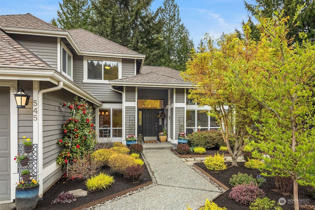 Photo of 545 Mt Olympus Drive SW, Issaquah, WA 98027 (MLS # 2218392)