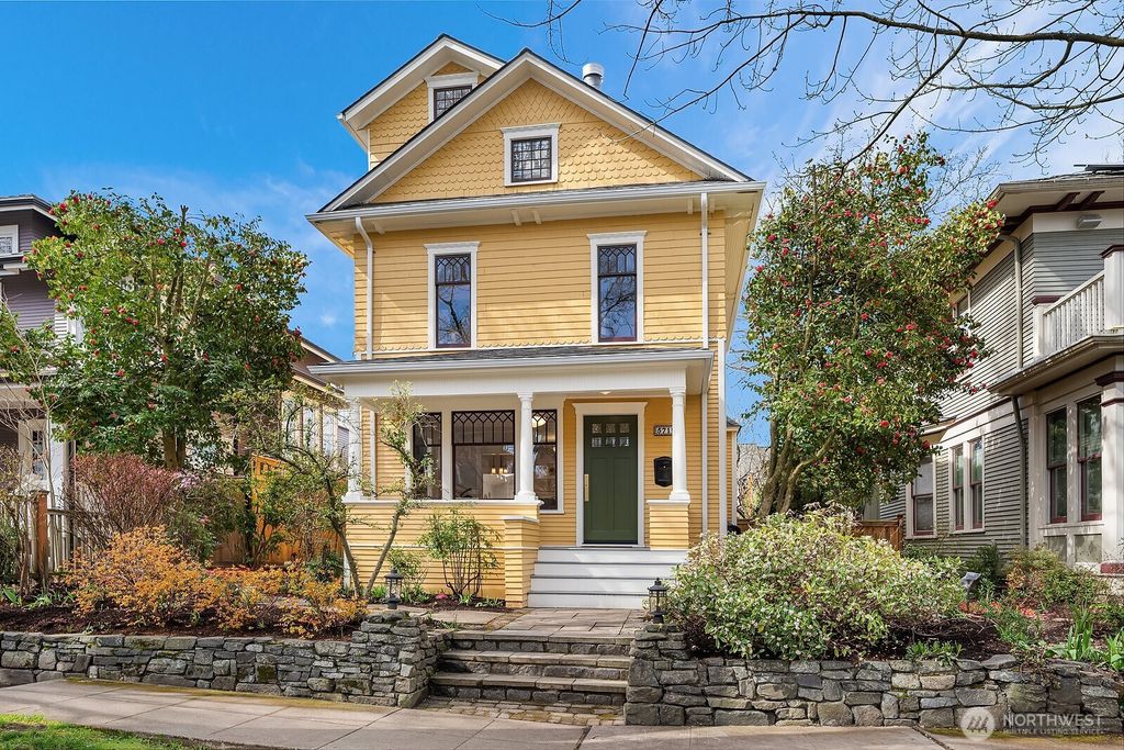 Photo of 5719 16th Avenue NE, Seattle, WA 98105 (MLS # 2346133)