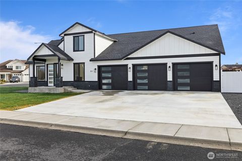 Photo of 601 N Bluff West Drive, Moses Lake, WA 98837 (MLS # 2372839)