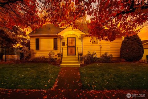 Photo of 615 W 39th Street, Vancouver, WA 98660 (MLS # 2434689)