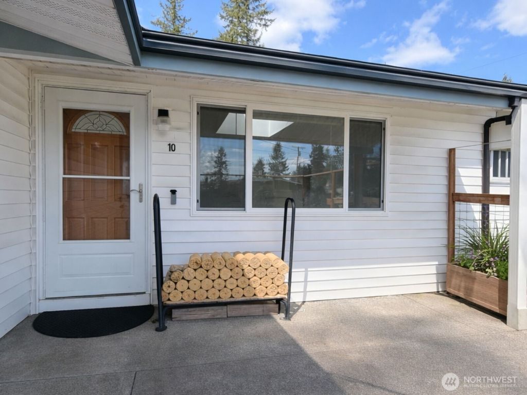 Photo of 100 Hillcrest Drive, Elma, WA 98541 (MLS # 2504530)