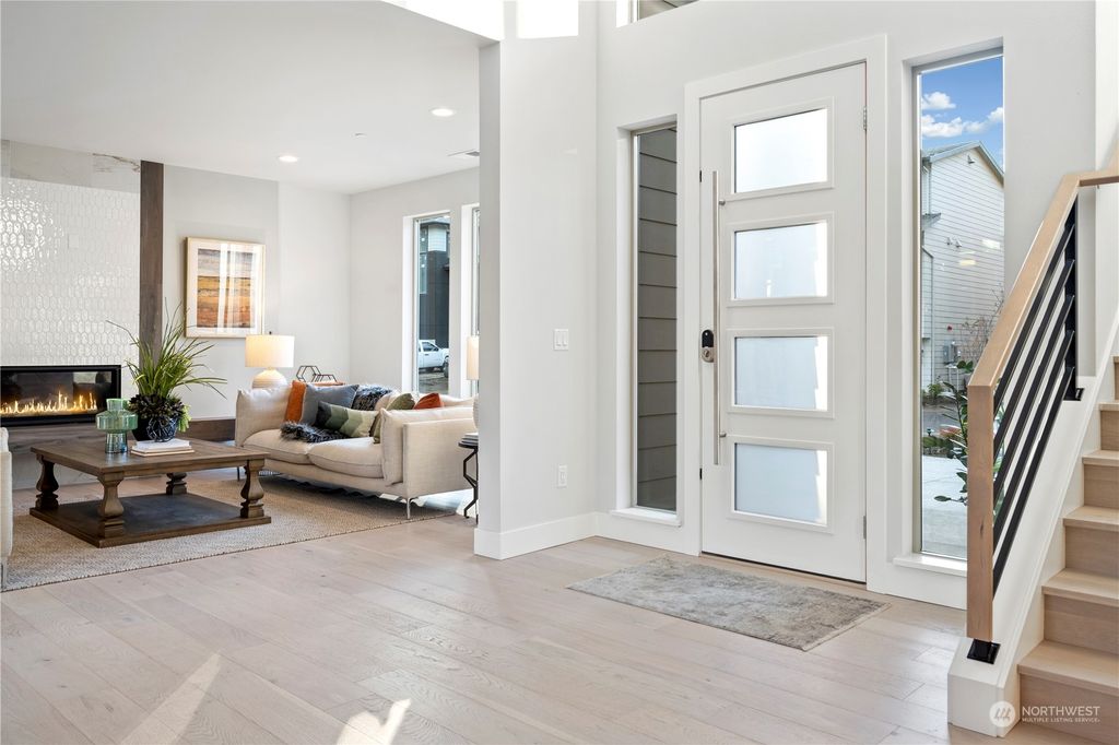 Photo of 7018 125th Lane NE, Kirkland, WA 98033 (MLS # 2179847)