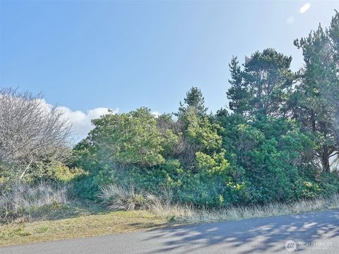 470 Sand Dune Avenue SW Ocean Shores WA 98569