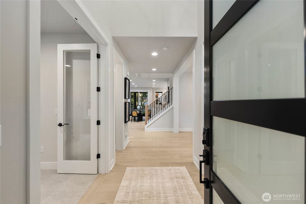 Photo of 12206 NE 61st Street, Kirkland, WA 98033 (MLS # 2454163)