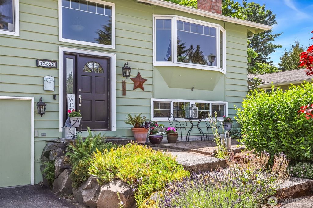 Photo of 13629 SE 171st Place, Renton, WA 98058 (MLS # 2485958)