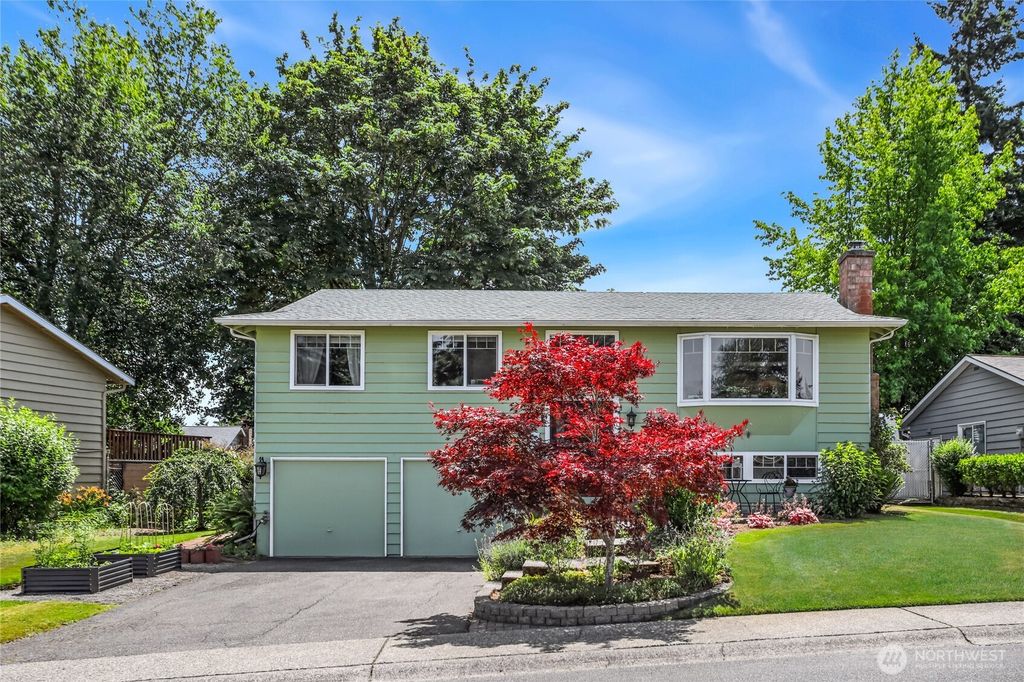 Photo of 13629 SE 171st Place, Renton, WA 98058 (MLS # 2485958)