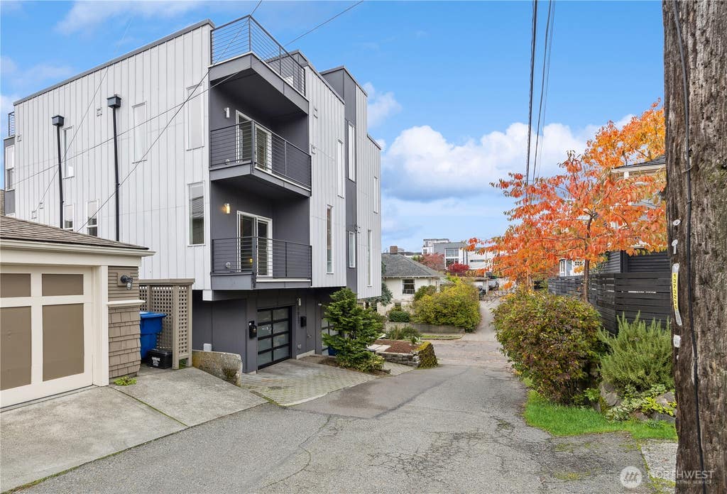 Photo of 1017 W Crockett Street, Seattle, WA 98119 (MLS # 2547109)