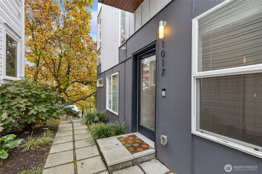 Photo of 1017 W Crockett Street, Seattle, WA 98119 (MLS # 2547109)