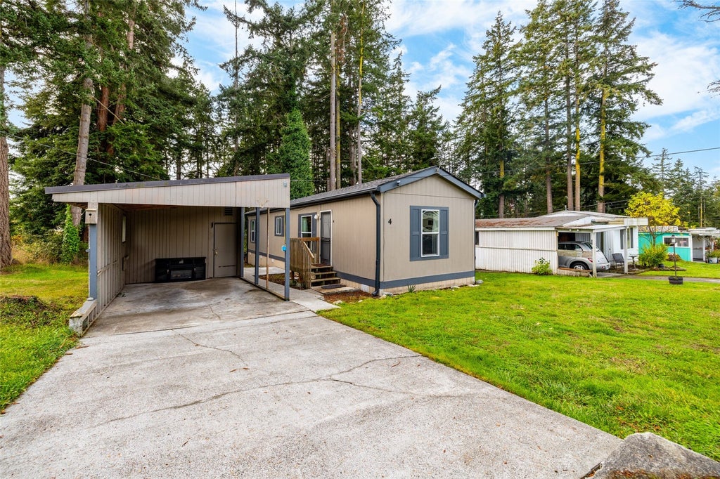 Photo of 1361 NE Goldie Street #4, Oak Harbor, WA 98277 (MLS # 2598550)