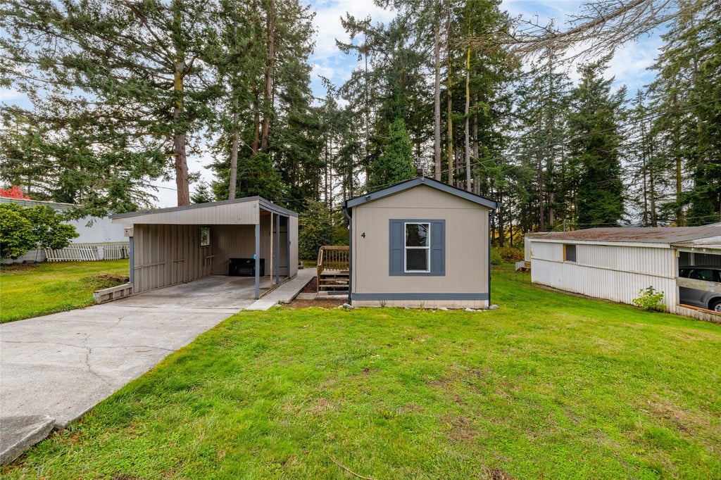 Photo of 1361 NE Goldie Street #4, Oak Harbor, WA 98277 (MLS # 2598550)