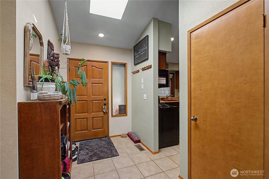 Photo of 6124 Shady Lane SE, Lacey, WA 98503 (MLS # 2552996)