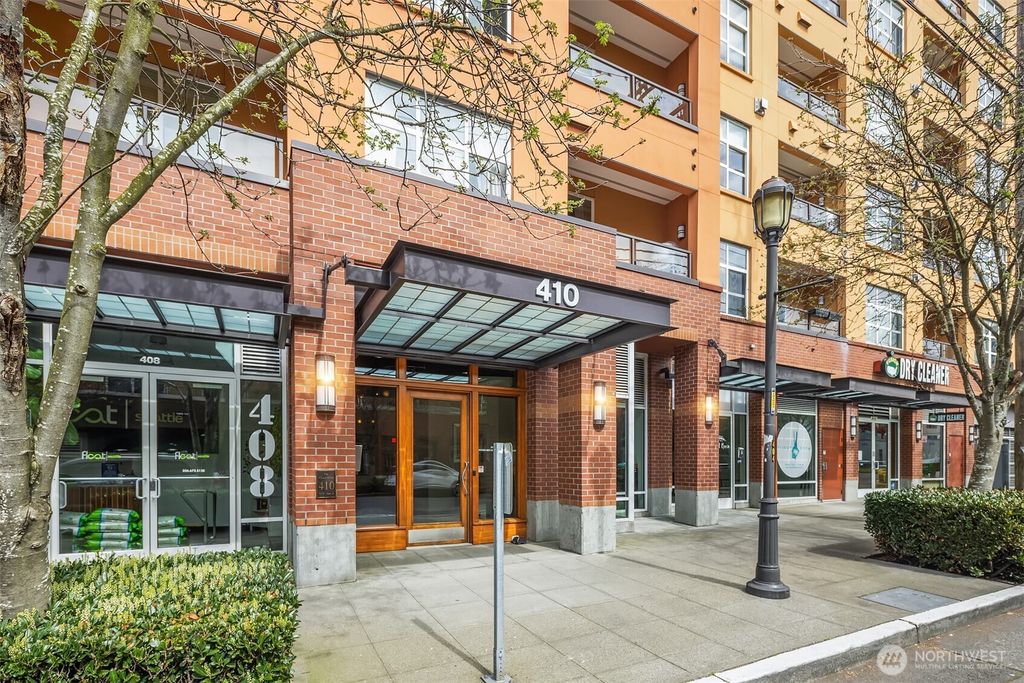 Photo of 410 NE 70th Street #201, Seattle, WA 98115 (MLS # 2508068)