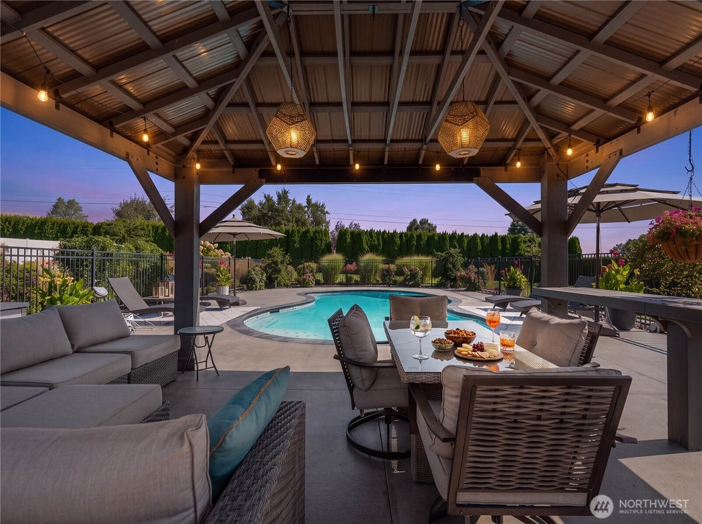 Photo of 3715 Viewmont Drive, Wenatchee, WA 98801 (MLS # 2585402)
