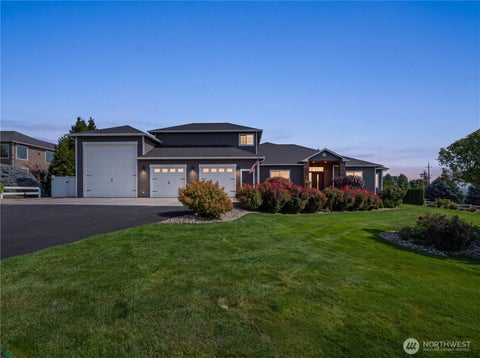 Photo of 3715 Viewmont Drive, Wenatchee, WA 98801 (MLS # 2585402)