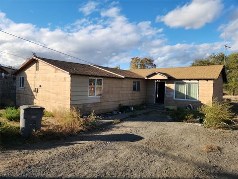 Photo of 251 Hoffer Road, Wapato, WA 98951 (MLS # 2599185)