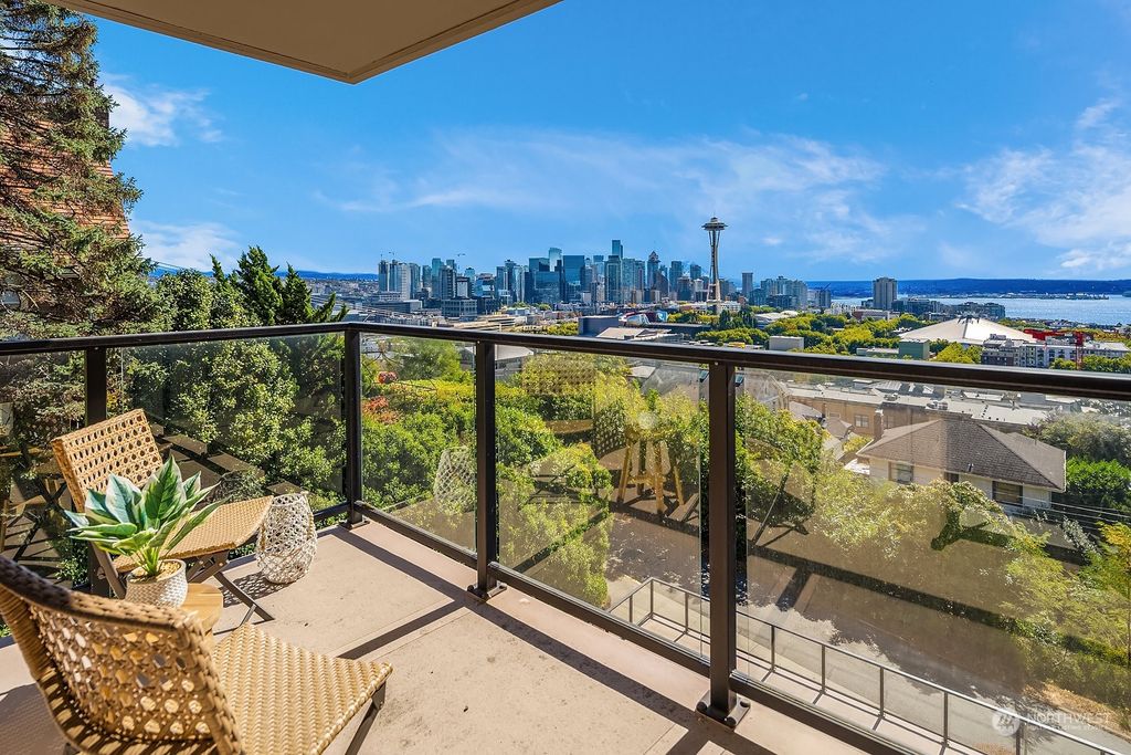 Photo of 100 Ward St #401, Seattle, WA 98109 (MLS # 2199050)