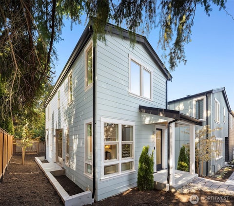 Photo of 641 18th Avenue W, Kirkland, WA 98033 (MLS # 2579689)