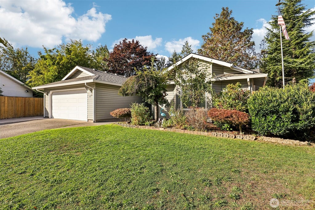 Photo of 1218 SE Park Crest Avenue, Vancouver, WA 98683 (MLS # 2588900)
