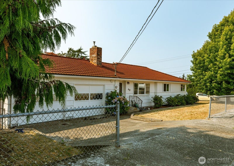 49 SE Pasek Street