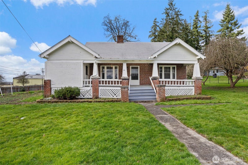 26 SE Spring Street