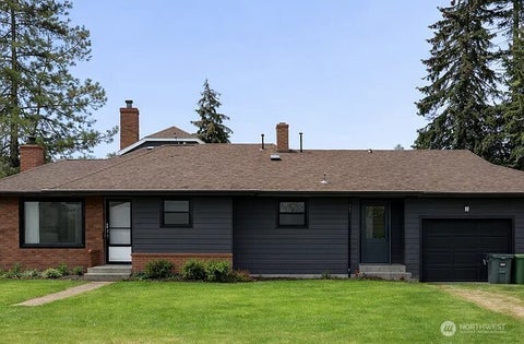 Photo of 420 E Connecticut ST, Bellingham, WA 98225 (MLS # 2579036)