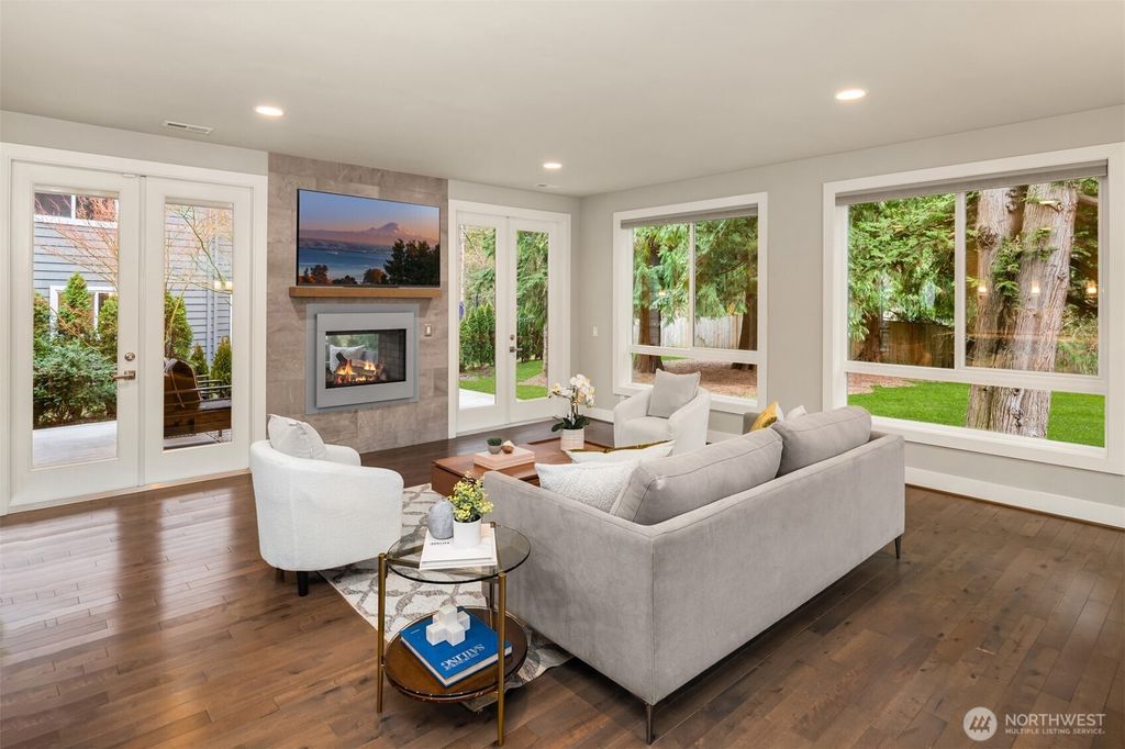 Photo of 9726 Slater Avenue NE, Kirkland, WA 98033 (MLS # 2489885)