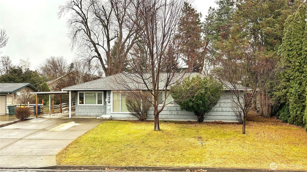 Photo of 1859 Hilbrooke Drive, Walla Walla, WA 99362 (MLS # 2468921)