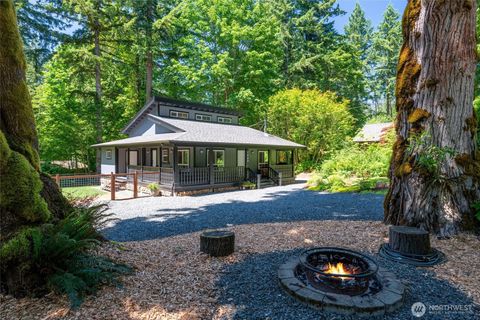 Photo of 7533 Canyon View Drive, Deming, WA 98244 (MLS # 2490576)