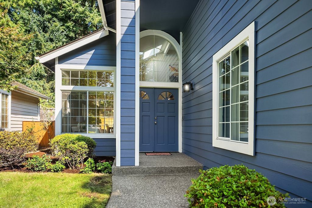 Photo of 25222 SE 35th Street, Sammamish, WA 98029 (MLS # 2437297)