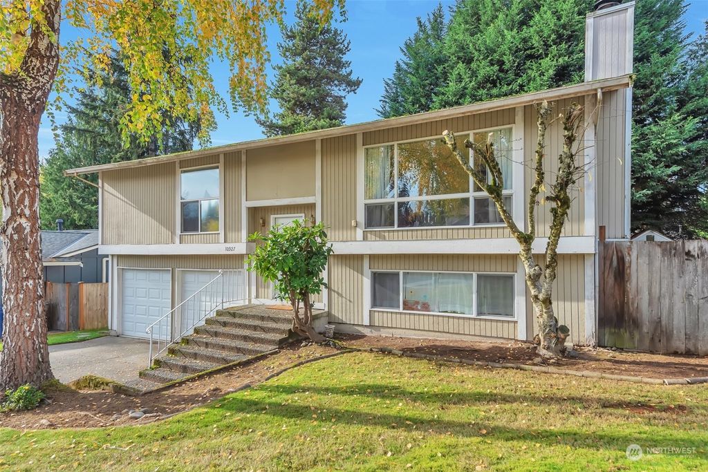Photo of 10927 158th Court NE, Redmond, WA 98052 (MLS # 2306561)