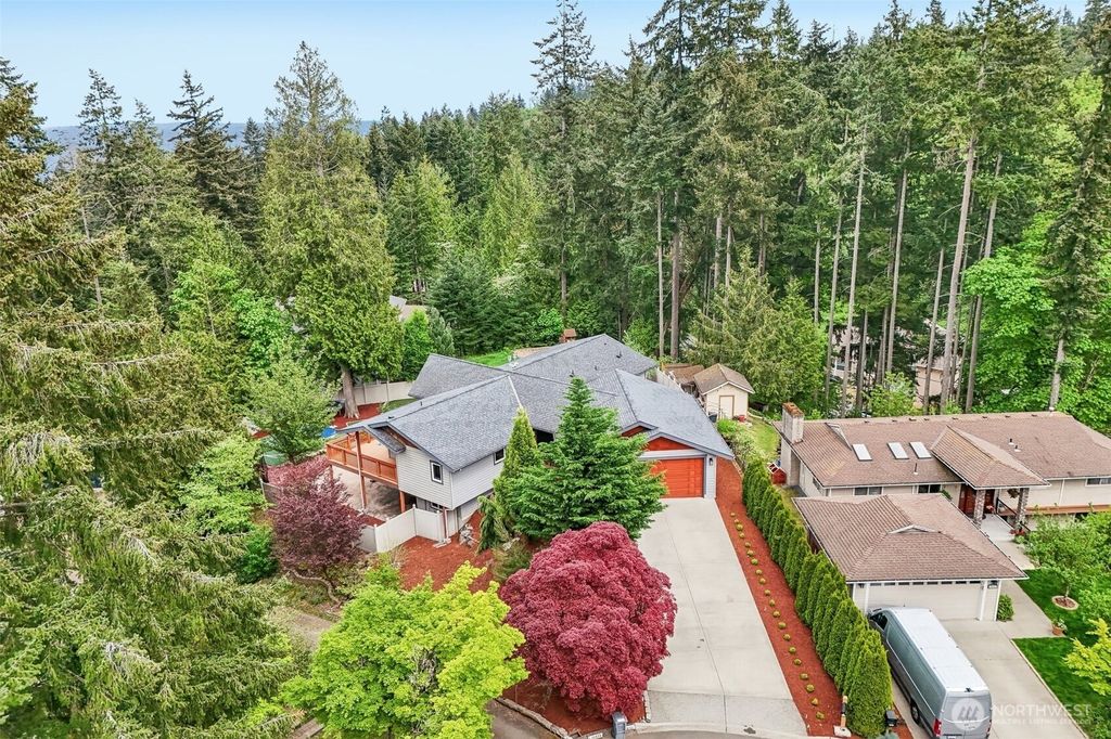 Photo of 15831 SE 43rd Place, Bellevue, WA 98006 (MLS # 2518108)