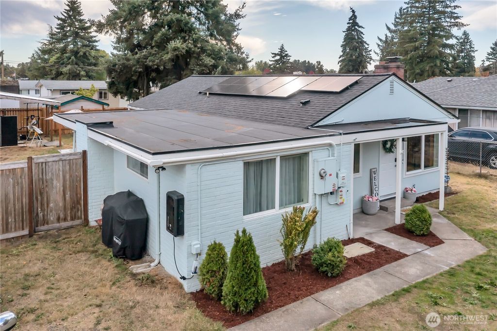 Photo of 1508 121 Street S, Tacoma, WA 98444 (MLS # 2510839)