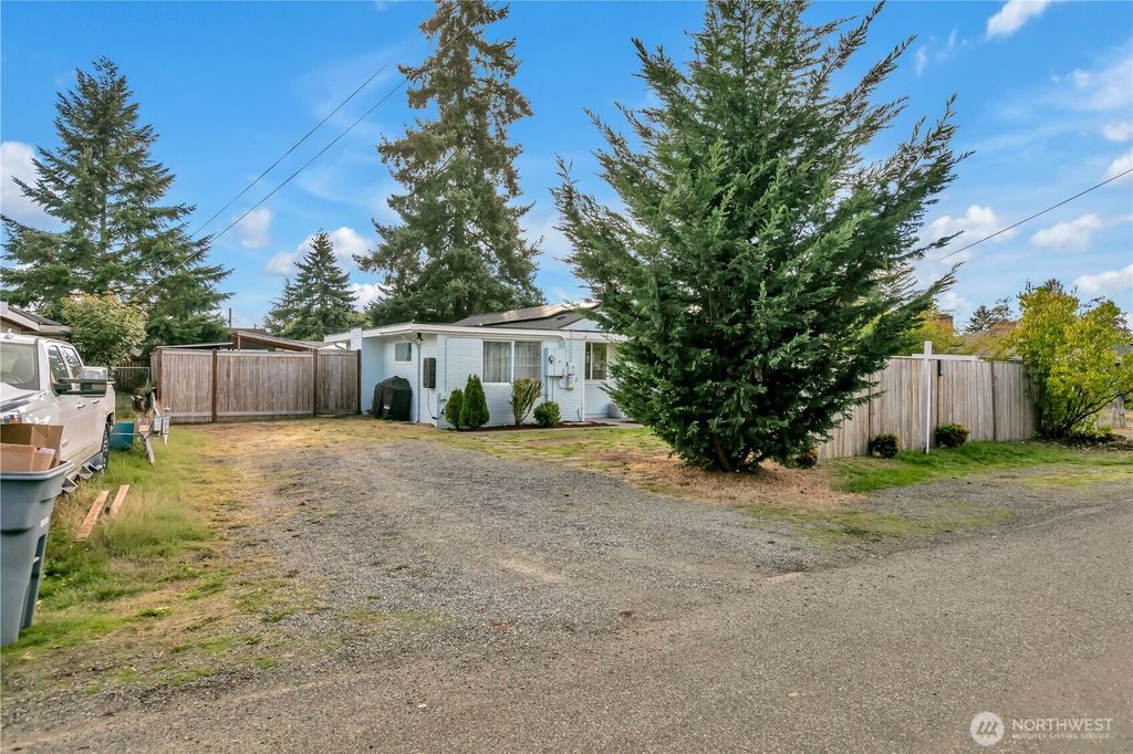 Photo of 1508 121 Street S, Tacoma, WA 98444 (MLS # 2510839)