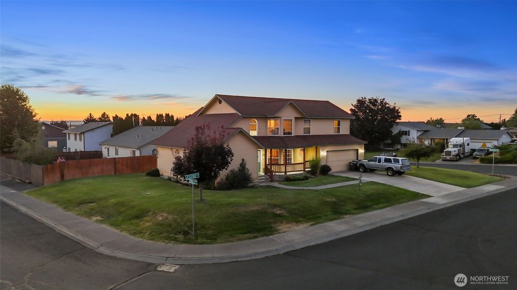 Photo of 1716 S Legend Lane, Moses Lake, WA 98837 (MLS # 2509499)