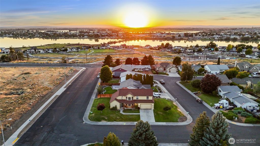 Photo of 1716 S Legend Lane, Moses Lake, WA 98837 (MLS # 2509499)