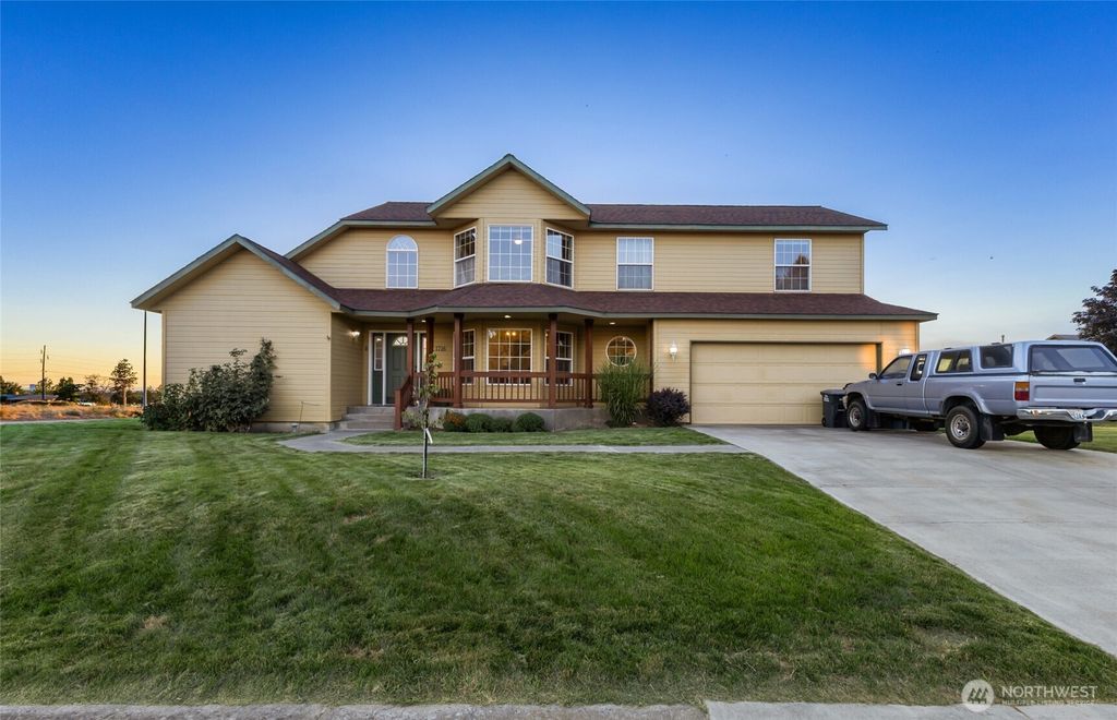 Photo of 1716 S Legend Lane, Moses Lake, WA 98837 (MLS # 2509499)