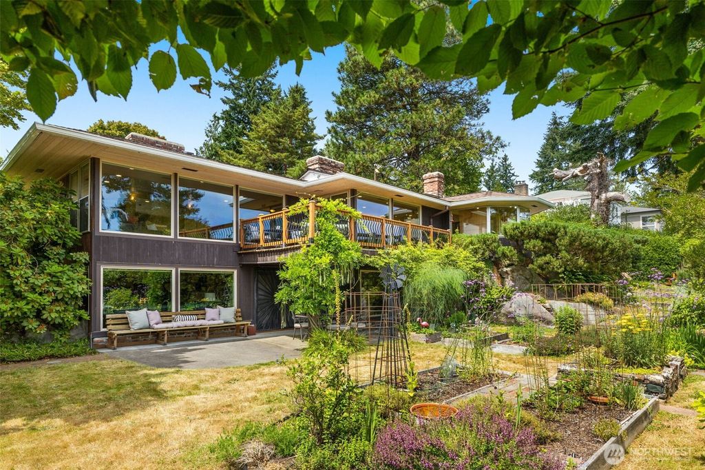 Photo of 3912 NE 127th Street, Seattle, WA 98125 (MLS # 2403391)