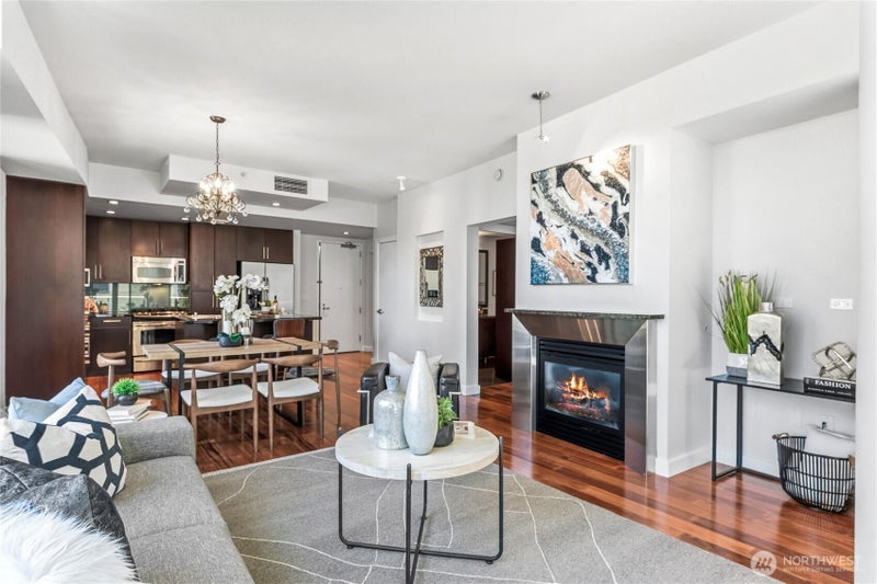 910 Lenora Street S809