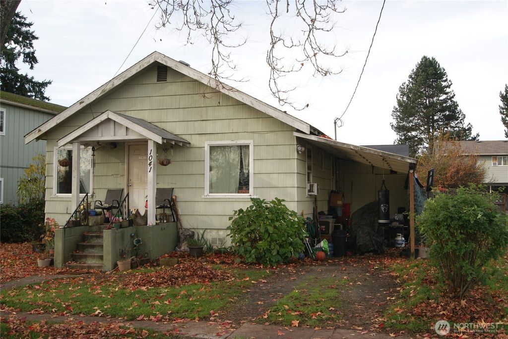 Photo of 1041 7th Avenue, Longview, WA 98632 (MLS # 2456339)