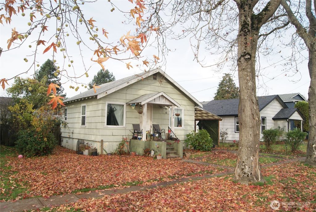 Photo of 1041 7th Avenue, Longview, WA 98632 (MLS # 2456339)